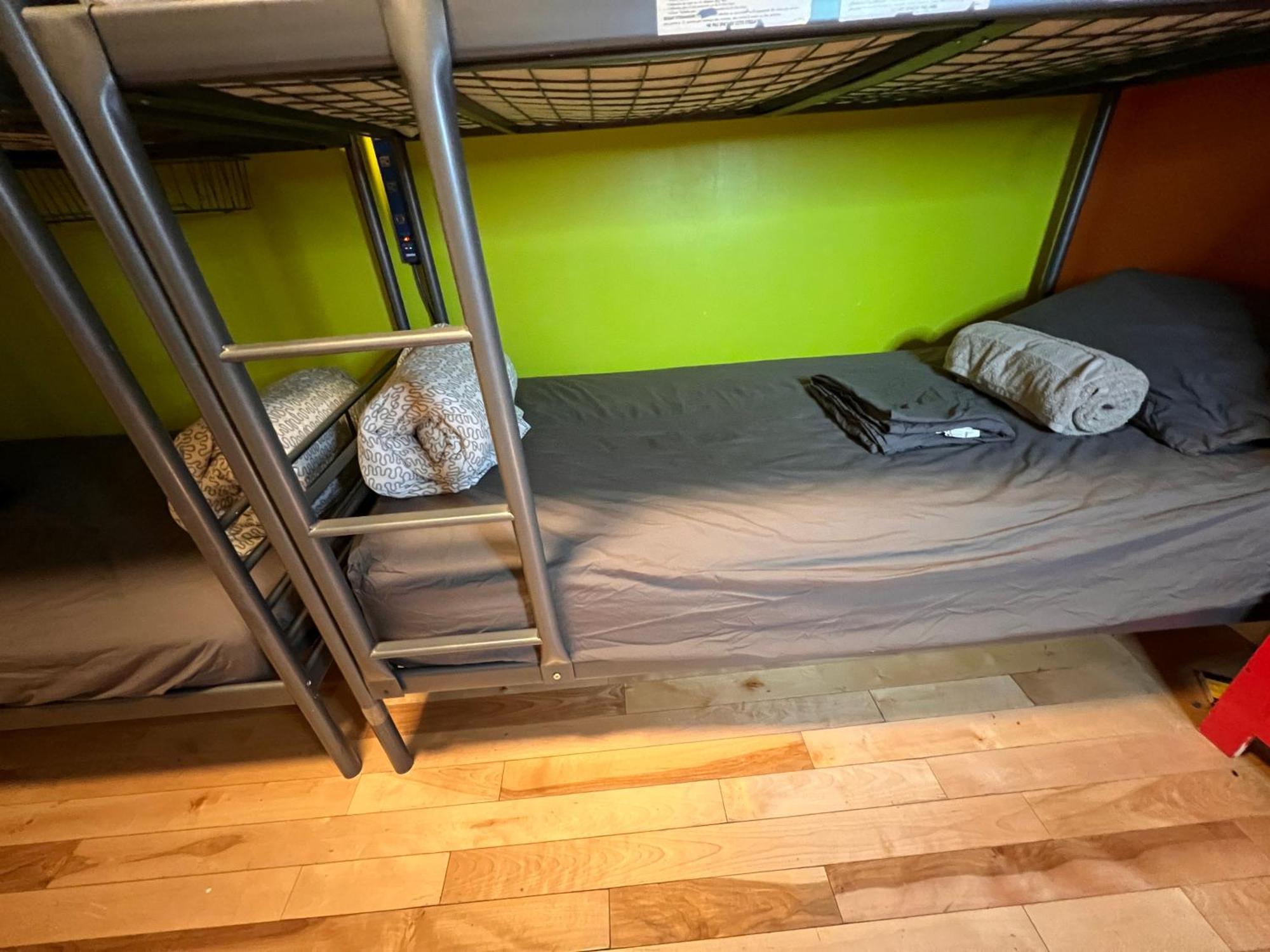 Auberge Pvt Hostel Монреаль Екстер'єр фото